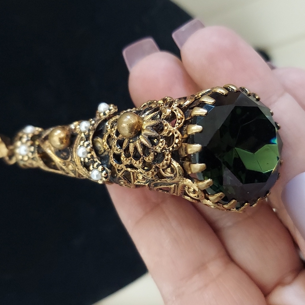 VINTAGE HUGE GREEN FOB CHARM NECKLACE